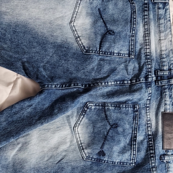 A pair of ROC A WEAR jeans 44 x 32 - Picture 2 of 3